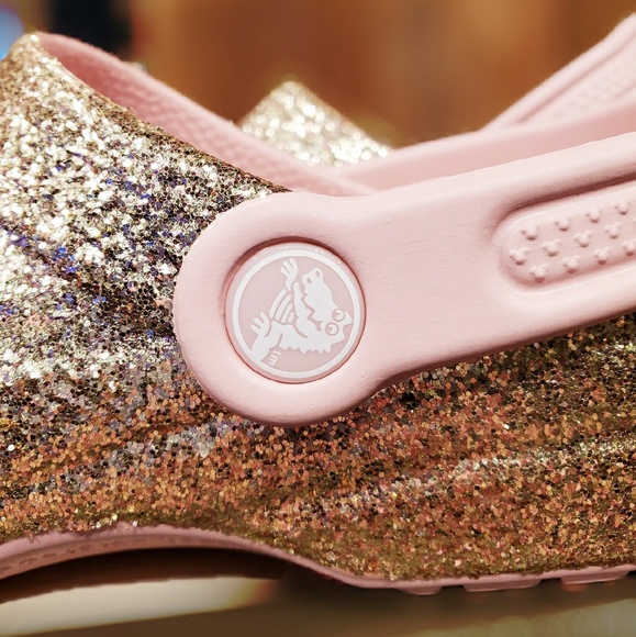 DISNEY ROSE GOLD PINK CROCS - Picture 4 of 7